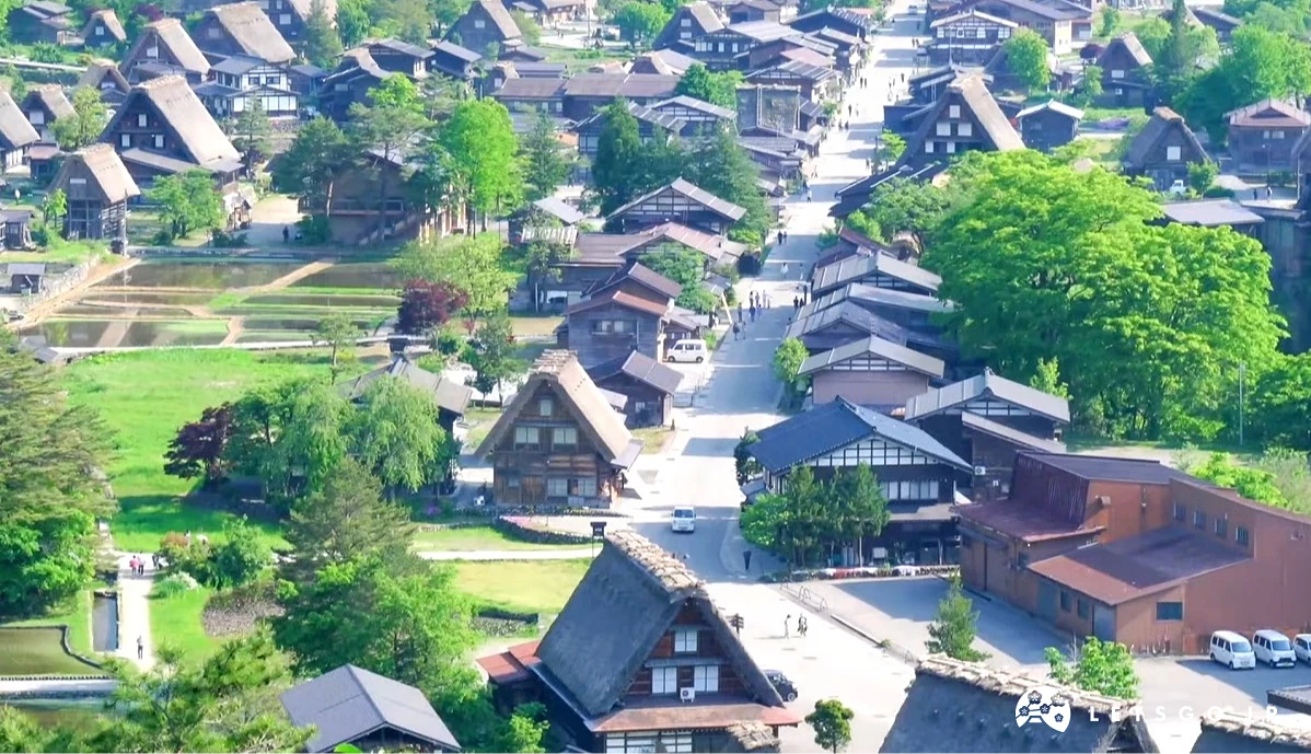 俯瞰合掌村街景