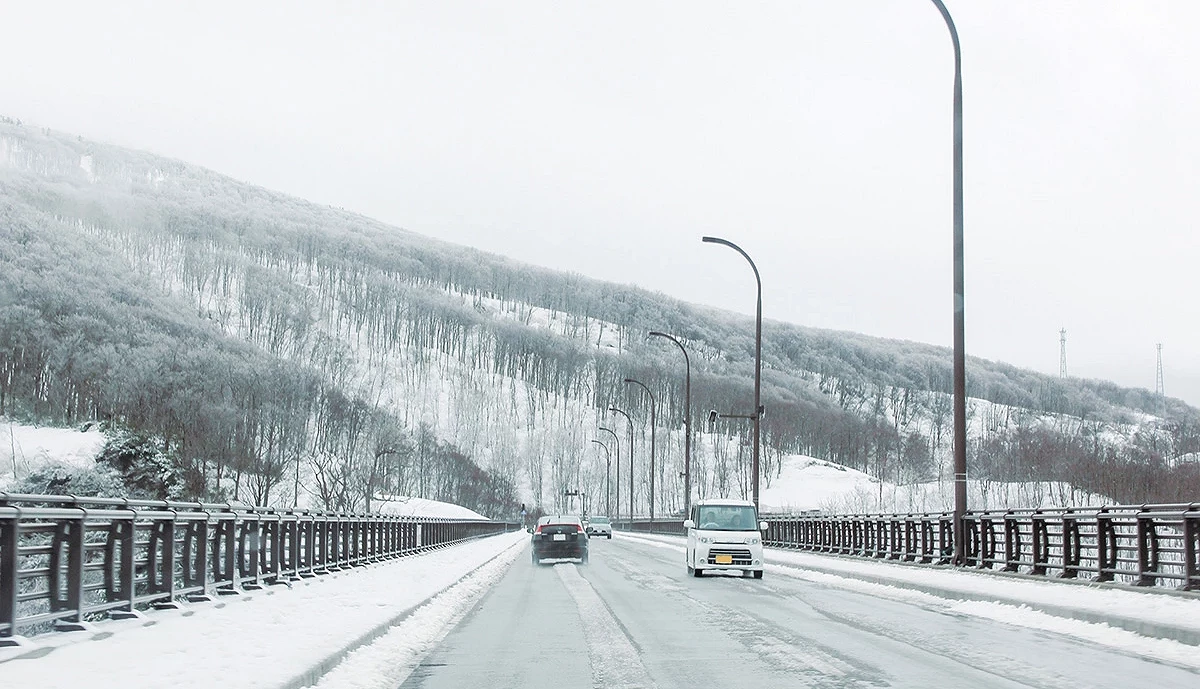 青森的冬季道路