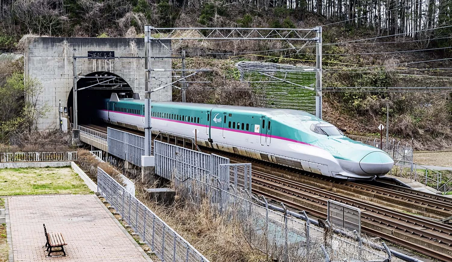 從青函隧道出來的「北海道新幹線」