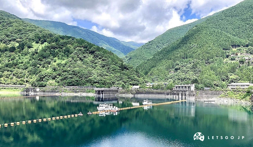 從不同角度看奧多摩湖也很美