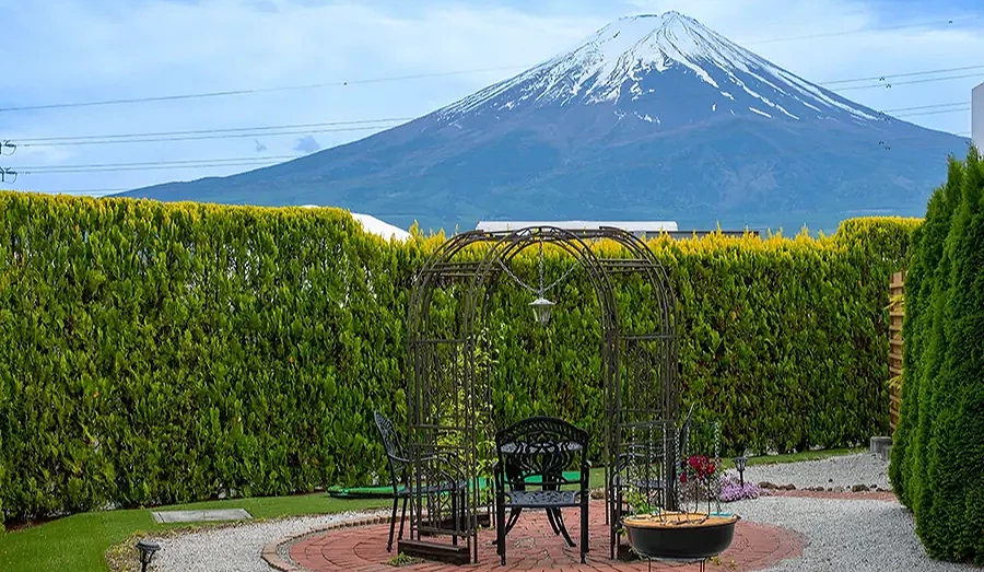 專屬庭園望出去的富士山