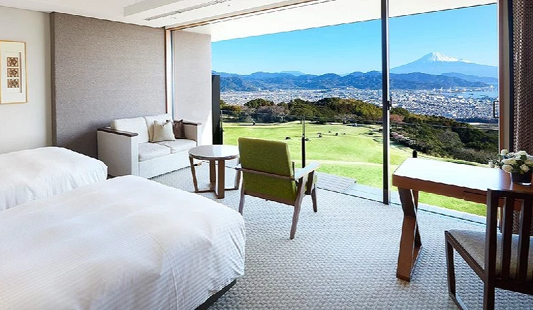 寬6公尺的全景窗,富士山、三保松原與駿河灣同框