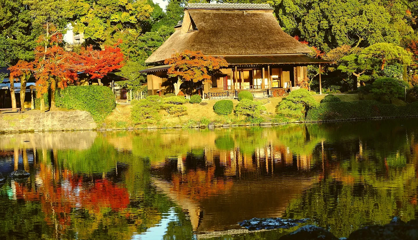 回遊式日本庭園及秋日的紅葉更佳絕美