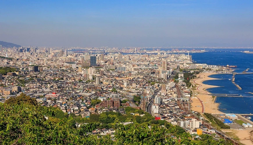 從山頂俯瞰的須磨市鎮與海岸