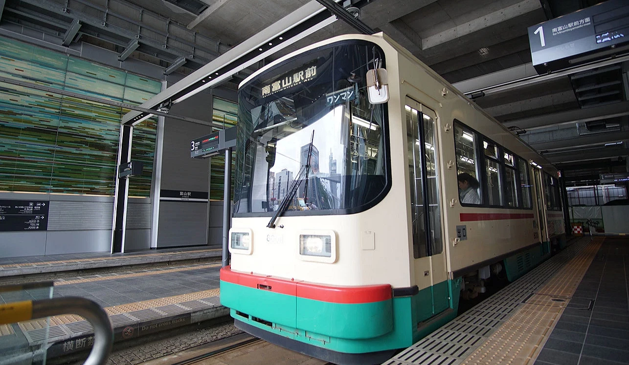 路面電車有前後兩道門