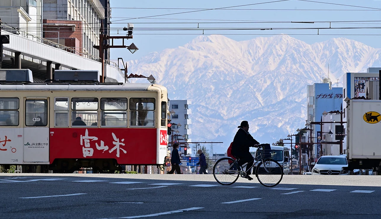 當地人說的「市內電車」就是指路面電車