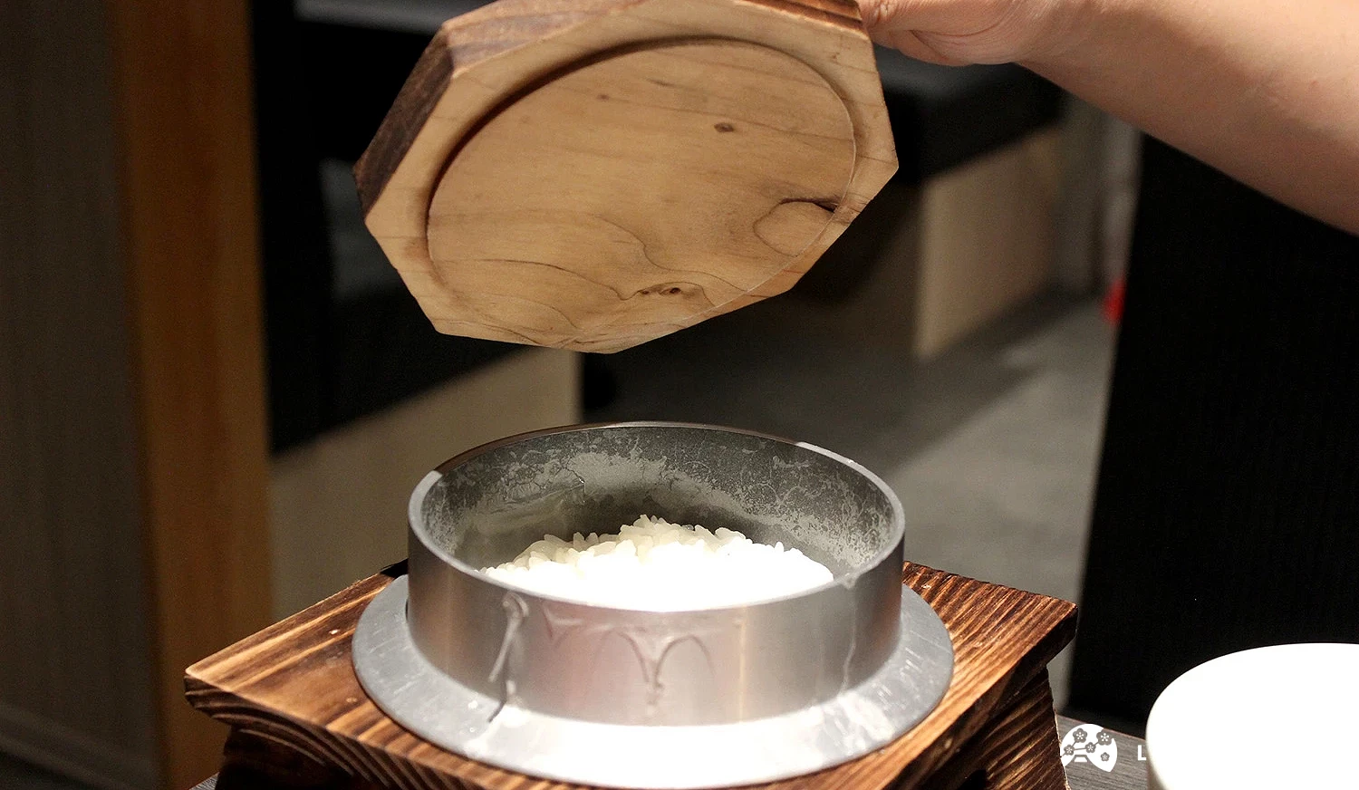掀起「釜飯」蓋子的瞬間