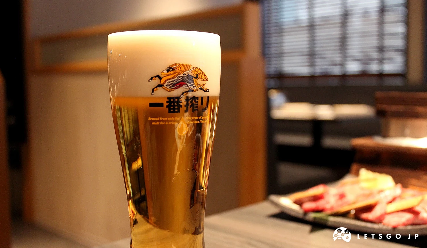 一杯生啤酒