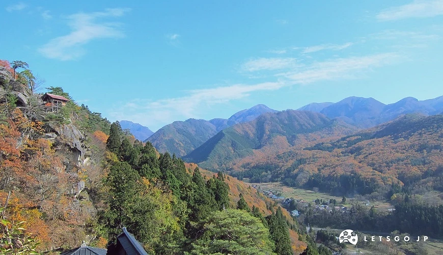 俯瞰山寺的景觀