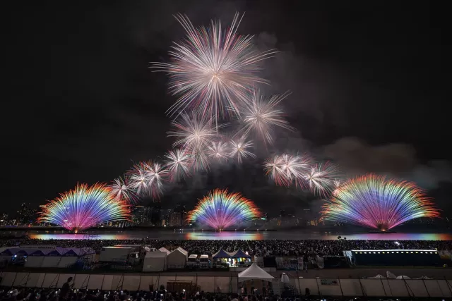 浪速淀川花火大會攻略：2萬發水中煙火、觀覽席票價、免費觀賞地點3選