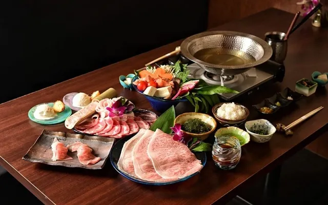 一次品嚐A5飛驒牛、金阿古豬！久茂地美食「涮涮鍋嘉琉」在地料理也推薦 的縮圖