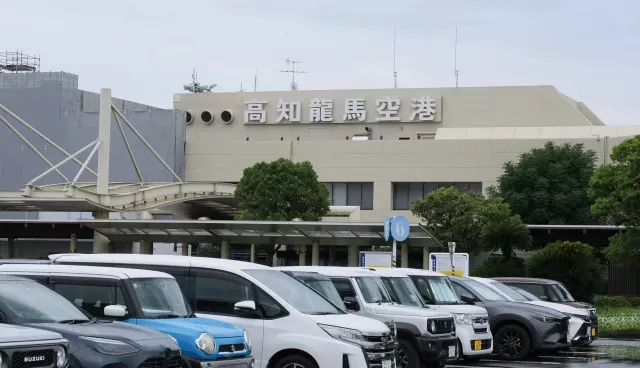 高知機場完整攻略：台北直飛航班、到高知市區巴士、租車與必買伴手禮 的縮圖