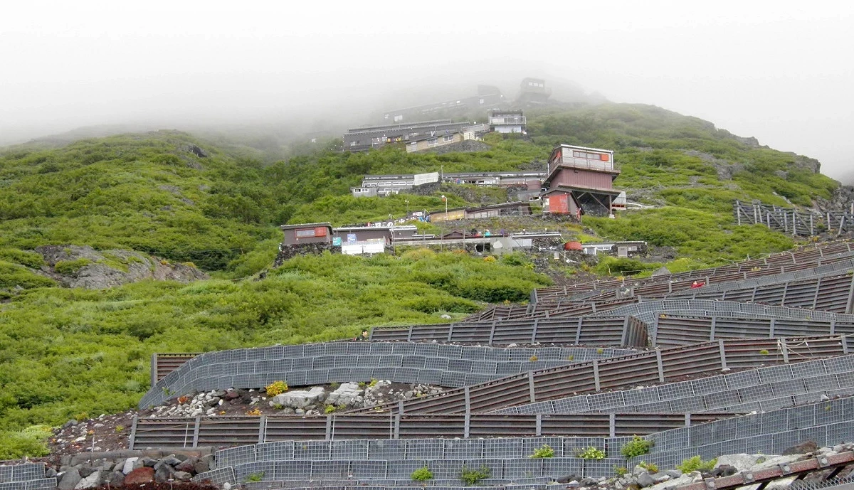 富士山七合目有許多山小屋