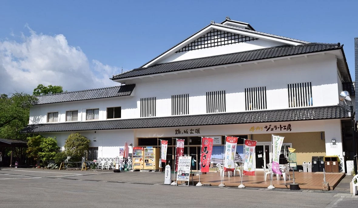鶴ヶ城会館外觀