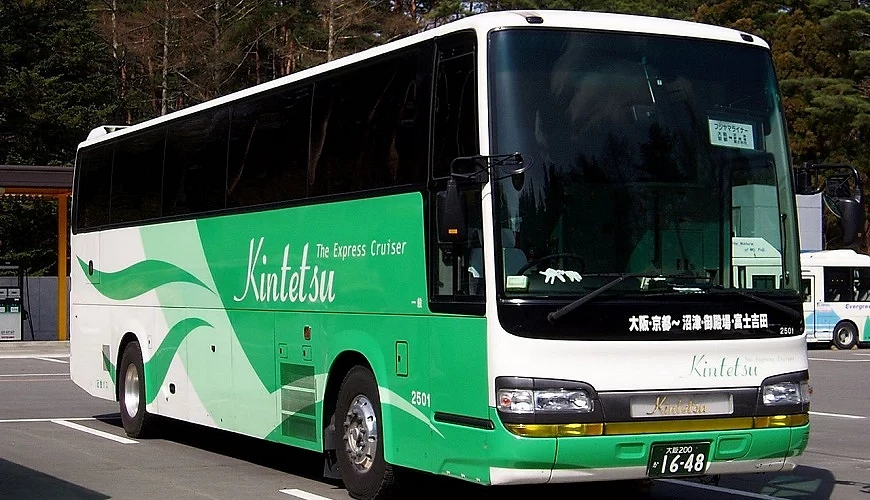 夜行巴士フジヤマライナー綠車的車身