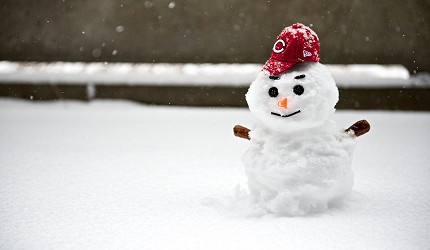 北海道親子玩雪推薦自由行推介步行滑雪雪地滑梯雪屋體驗冰雪橡皮艇雪上滑板車冰洞垂釣景點必玩必去北海道冬天不滑雪行程介紹文章堆雪人圖