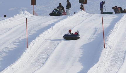 北海道親子玩雪推薦自由行推介步行滑雪雪地滑梯雪屋體驗冰雪橡皮艇雪上滑板車冰洞垂釣景點必玩必去北海道冬天不滑雪行程介紹文章重拾童年樂趣圖