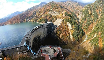 深山中的水壩