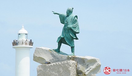 “殘波岬矗立著「泰期」銅像”