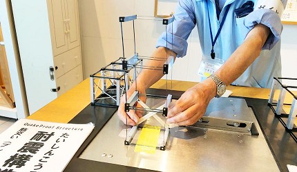 神戶親子寓教於樂景點推薦「人與防災未來中心」（人と防災未来センター）的耐震構造小實驗