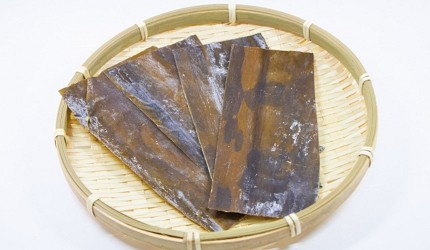 日本新年的傳統習俗食物及擺設中的鏡餅擺設的昆布