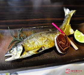 四國自由行搭乘觀光巴士「KOTOBUS IYA VALLEY」的「祖谷溪黃金路線一日套票」含的祖谷溫泉飯店午餐菜餚「香魚」