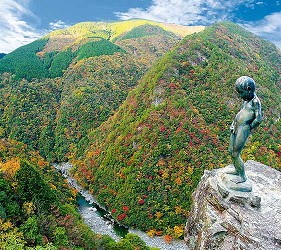 四國自由行搭乘觀光巴士「KOTOBUS IYA VALLEY」前往德島祖谷的小便小僧