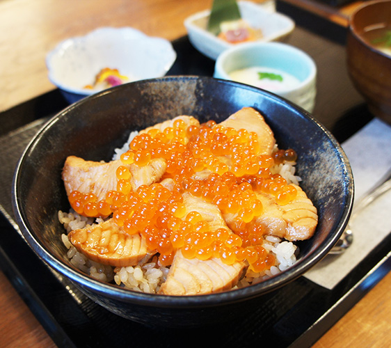 魚屋Hide宮城在地料理はらこ飯