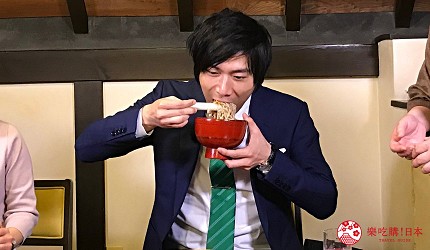 東北福島必吃美食5選爆餡圓盤餃子超多汁、奶油厚片吐司奶香爆發最推薦推介的元祖輪箱飯・割烹・会津料理 田季野用大蔥來吃麵