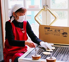 銚子烤濕仙貝體驗ぬれ煎餅