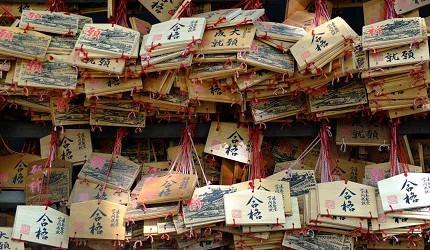 繪馬寫滿了考生的願望