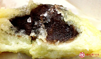 日光東照宮在地人氣美食推薦「日光SAKAEYA 炸湯波饅頭本舖」的炸湯波饅頭的紅豆餡
