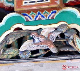 日光東照宮奧宮入口眠貓後方的麻雀