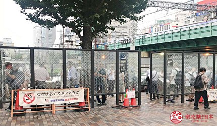 日本東京西武新宿站口出口的吸煙區
