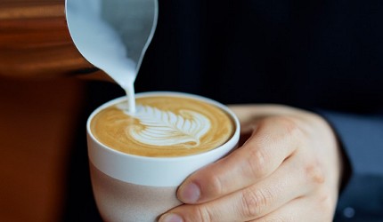 日本交通方便的翻新酒店DDD HOTEL內的cafe有供應來自丹麥跟澳洲的咖啡