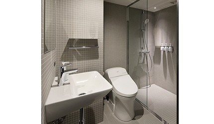 日本東京站附近的DDD HOTEL內進行過翻新,客房內的廁所新簇潔淨
