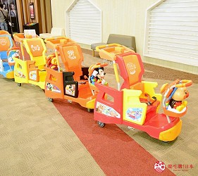 東京購物推薦aeonmall永旺夢樂城幕張新都心館內服務卡通人物兒童推車